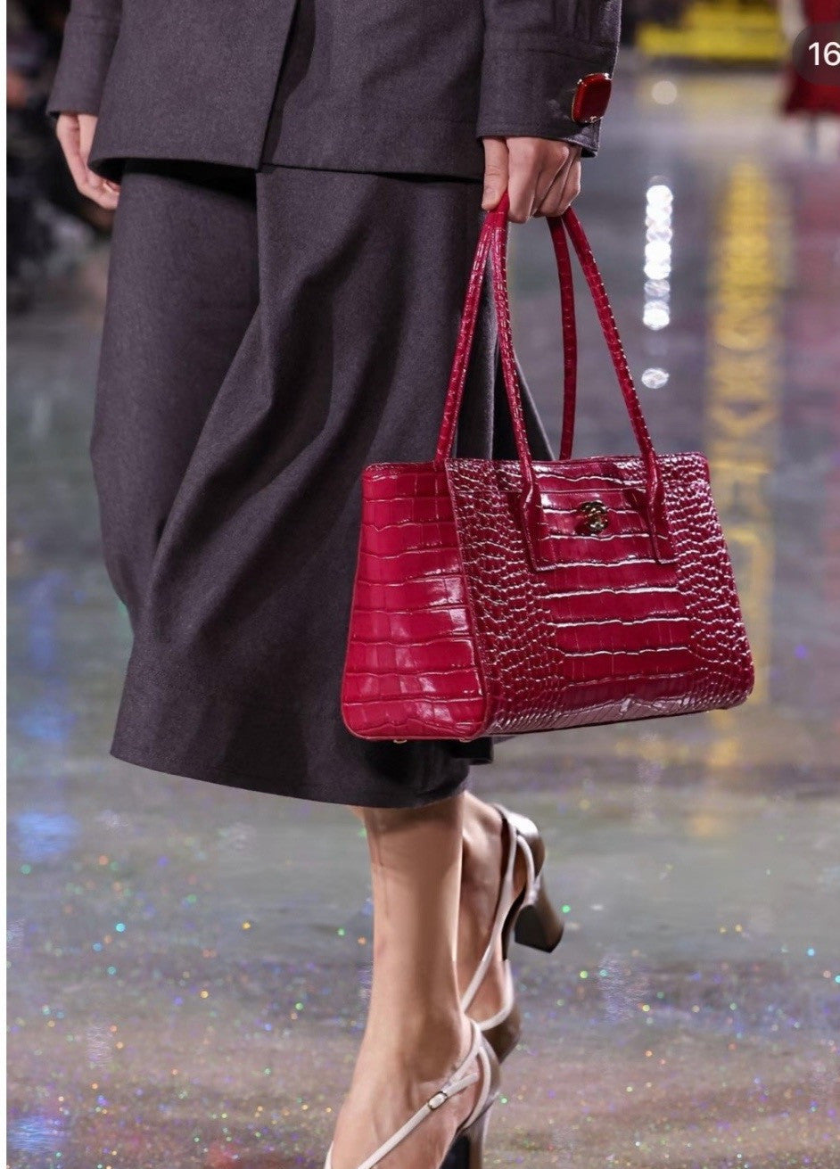 Chanel Women's New 26S Cerf Classic Commuter Tote In Burgundy Available In Two Sizes Bag Lady Bags #197228
