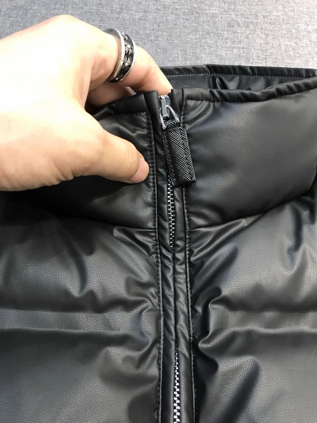 Prada Men's And Women's Autumn/Winter Fashion Classic Solid Color High Neck Zipper Premium Fashion Style Business Casual Leather Down Vest #79435
