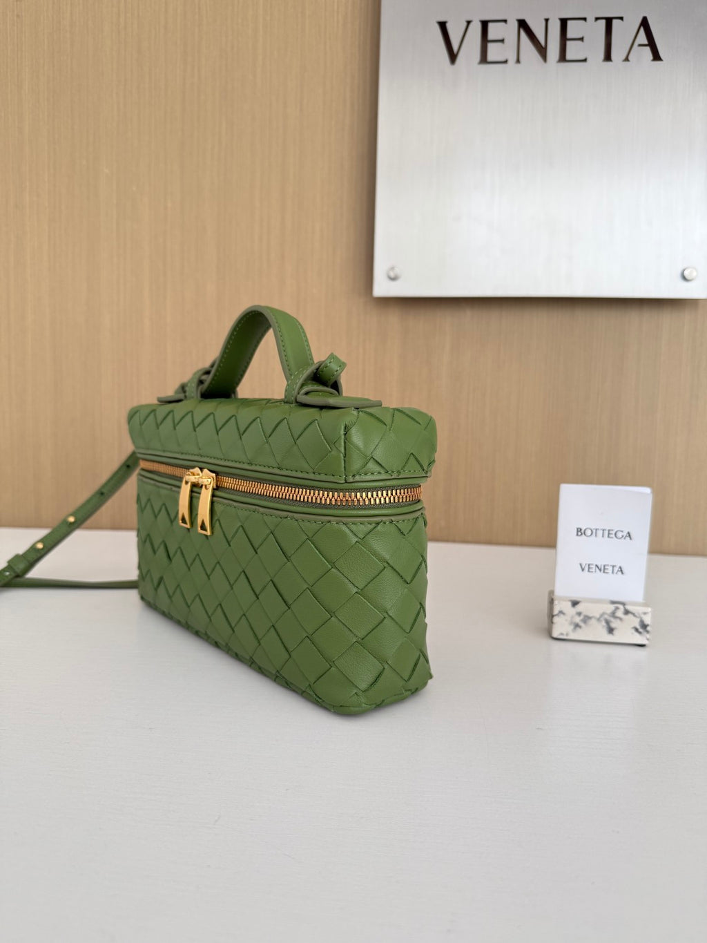 Bottega Veneta Bang Bang Women's Gold Accessories Zipper Closure Solid Color Calfskin Shoulder Crossbody Handbag Bag Bags #76533
