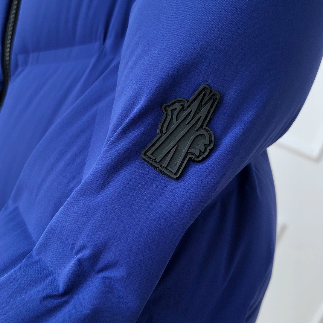Moncler Men's Autumn and Winter Solid Color Zipper Hooded Long Sleeve Fitted Puffer Down Jacket #73779