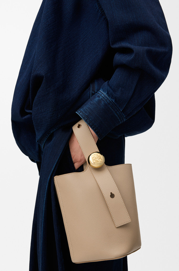 Loewe Mini Pebble Bucket In Smooth Calfskin Bags Stylish Casual Yet Luxurious And Elegant Crossbody Bag #196299