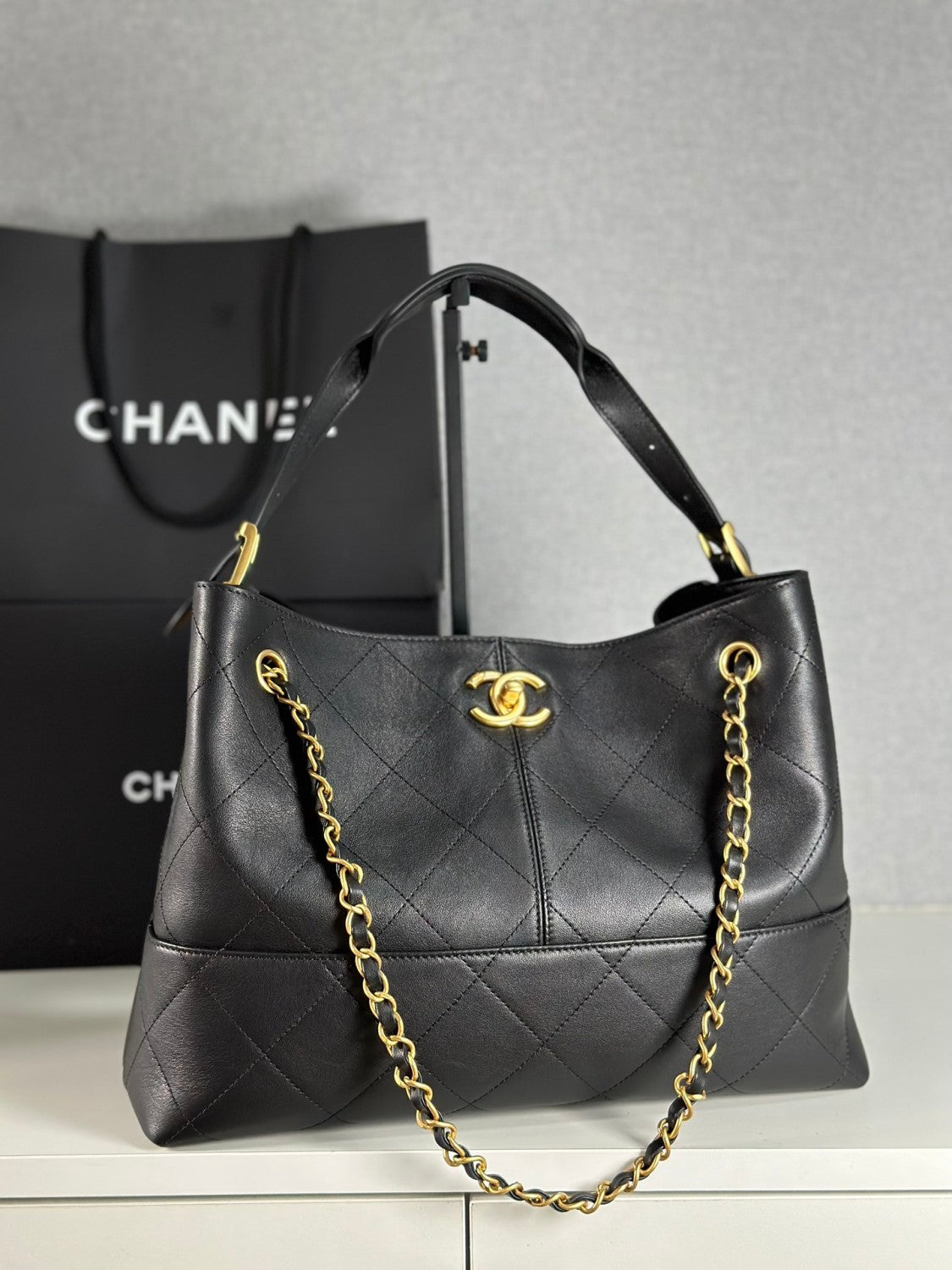 Chanel 25a Hobo Full-leather Black & Gold Horizontal Tote Bag Stylish Luxury Shimmering Shoulder Bag Handheld Large Capacity Bags  #82167A