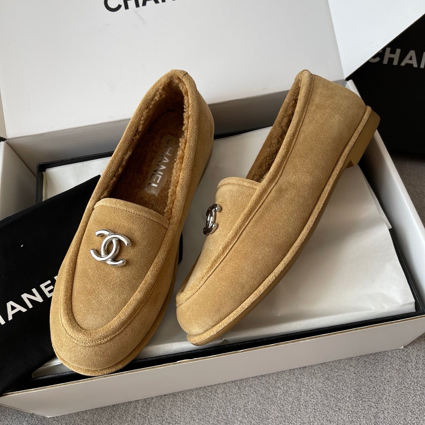 Chanel Women's Fall/Winter Logo Suede Solid-Color Round-Toe Low-Top Loafers Casual Flats Shoes #81589