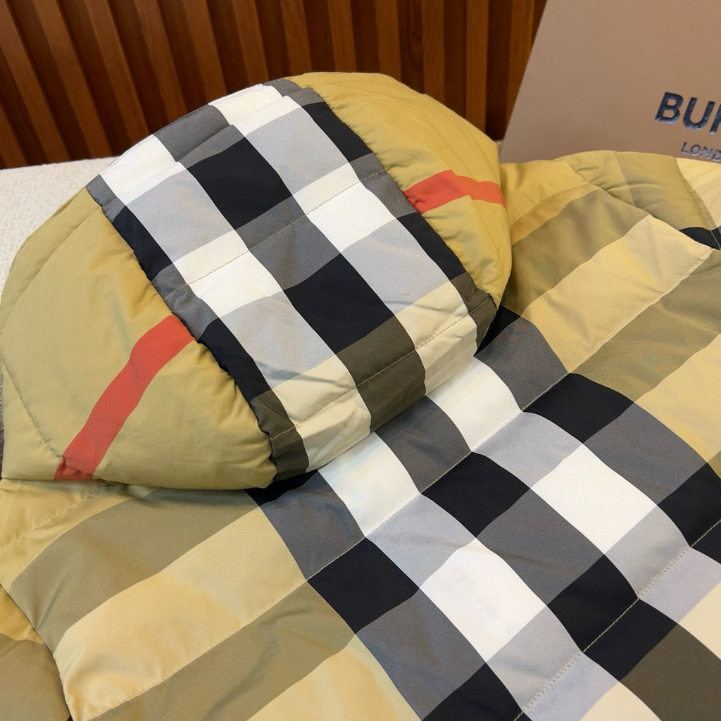 Burberry Men's Winter Fashion Casual Hooded Zip Up Checkered Reversible Double Sided Recycled Nylon Re:down Jacket #79371