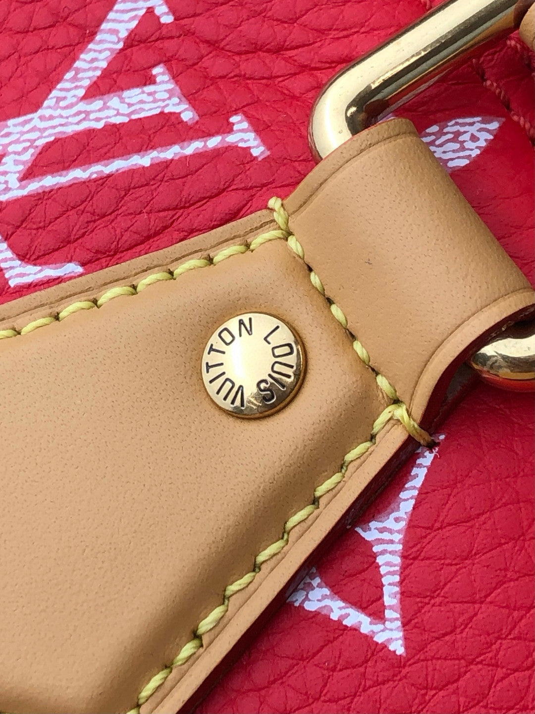 Louis Vuitton Women's Fashion Classic Red Logo Zipper Closure Leather Shoulder Bag Handbags In Small Medium And Large Sizes Crossbody Bag Bags #78658