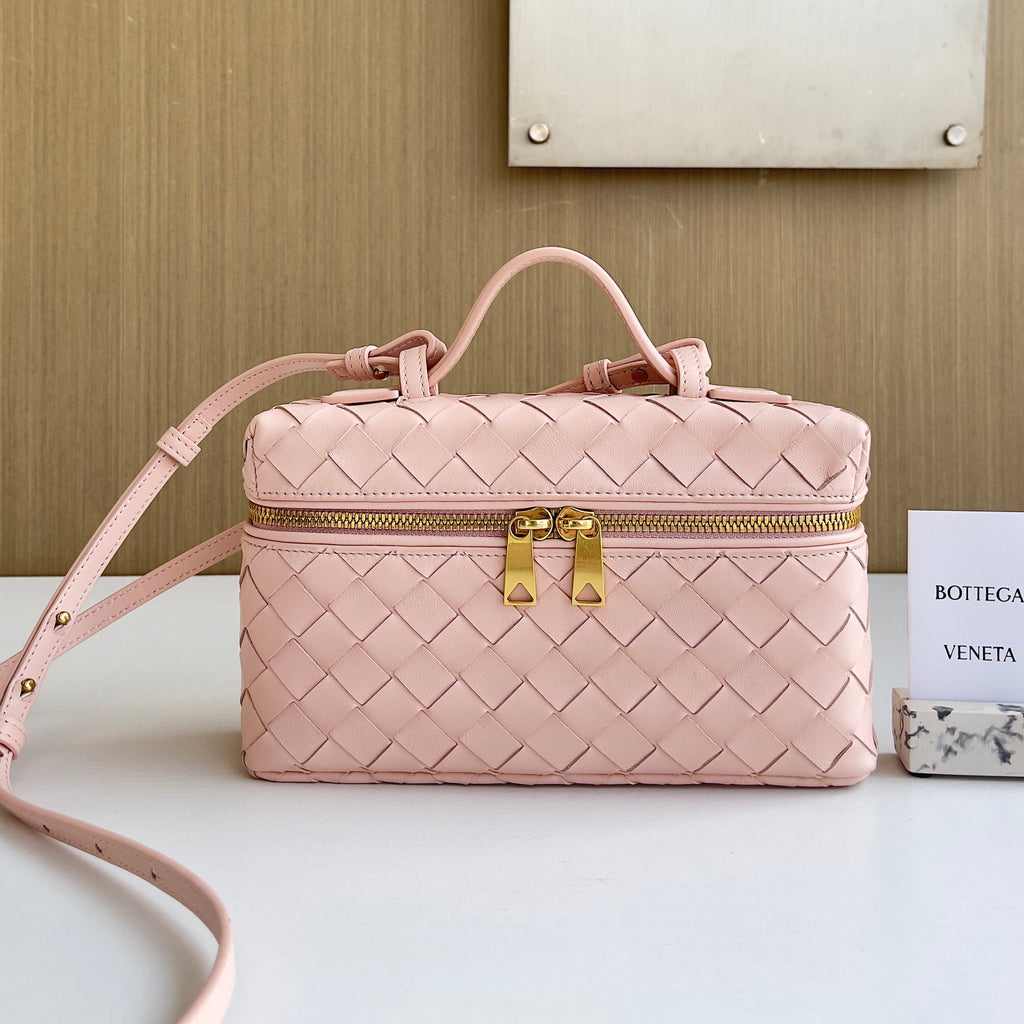 Bottega Veneta Bang Bang Women's Gold Accessories Zipper Closure Solid Color Calfskin Shoulder Crossbody Handbag Bag Bags #76533