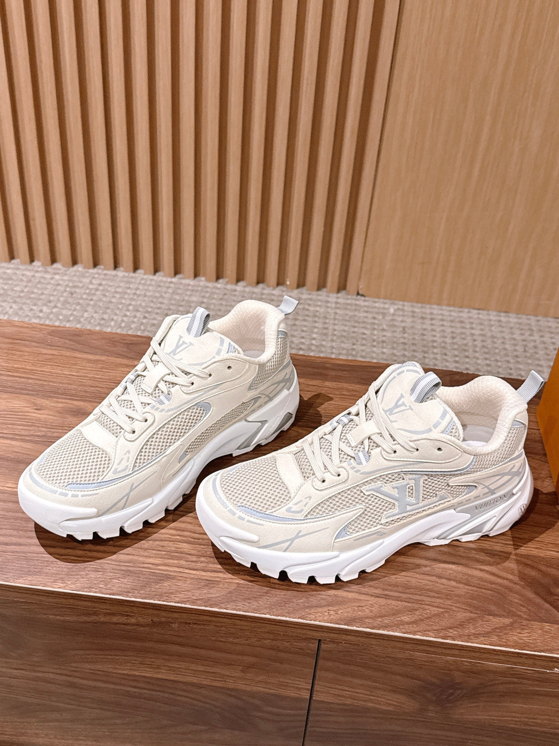 LOUIS VUITTON LV Tatic Runner Sneaker #381822