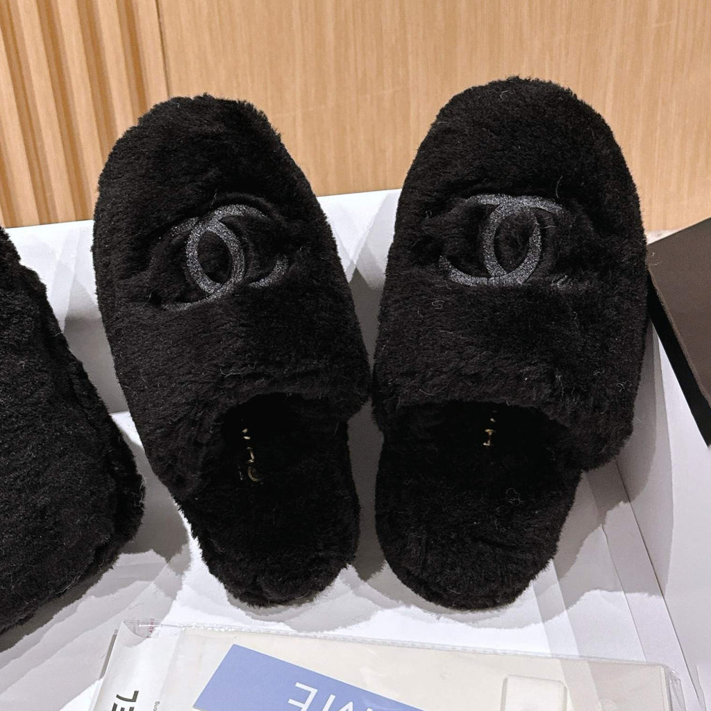 Chanel Winter Fashion Casual Round-Toe Thick-Sole Plush Home Slippers with Storage Bag Shoes #79278