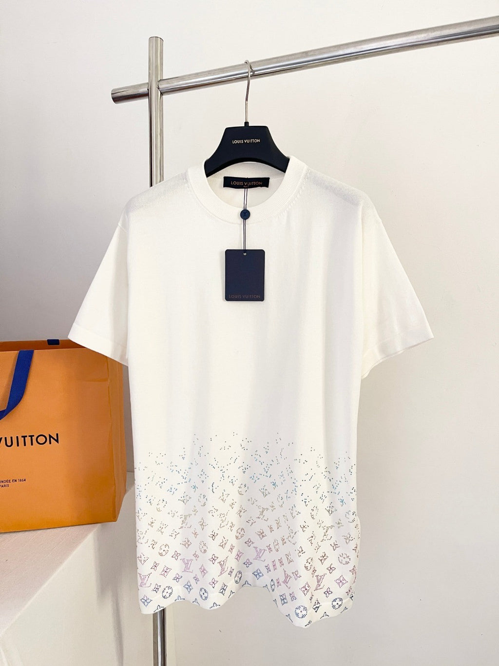 Louis Vuitton Men's Summer Colorful Diamond Letters Gradient Pattern Solid Color Round Neck Short Sleeve T-shirt #76173
