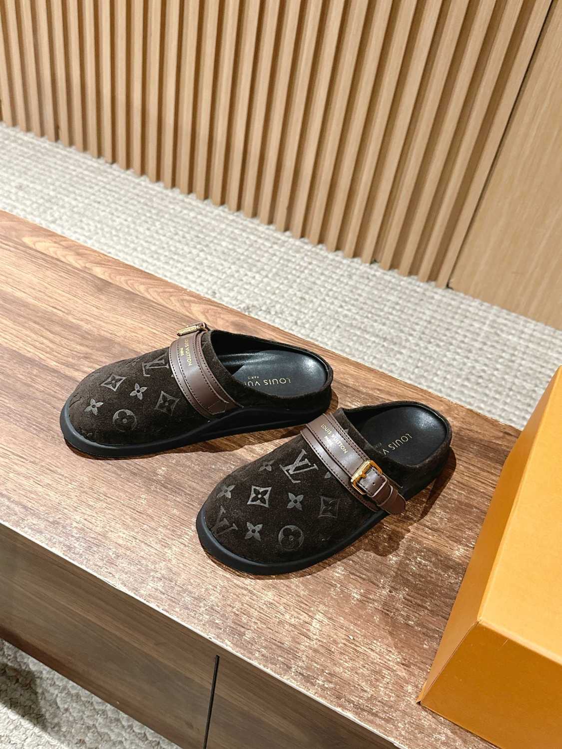 LOUIS VUITTON LV To-Go Flat Comfort Clog Shoes #379748