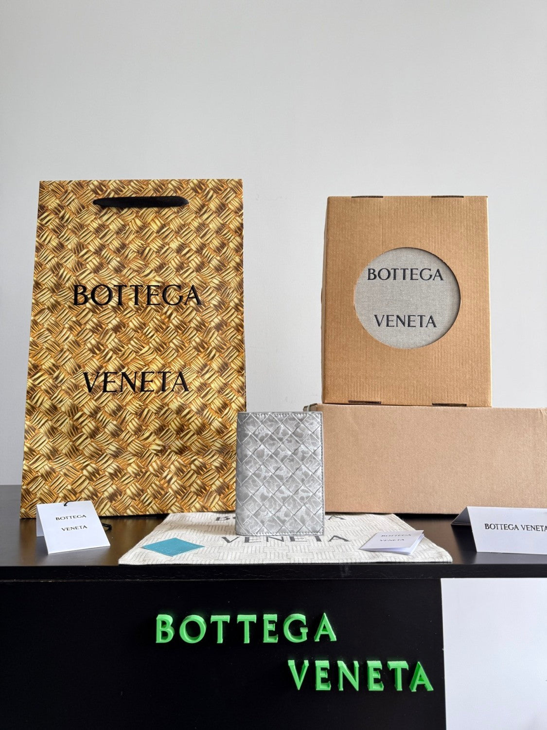 Bottega Veneta 26SS New Woven Folding Style Passport Clip Wallet Bag # 195273