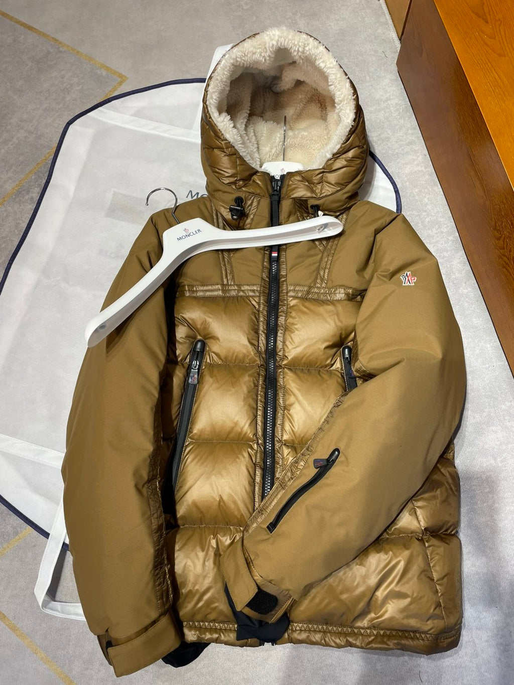 Moncler Men's Autumn and Winter Solid Color Splicing Hooded Zipper Long Sleeve Puffer Down Jacket #73647