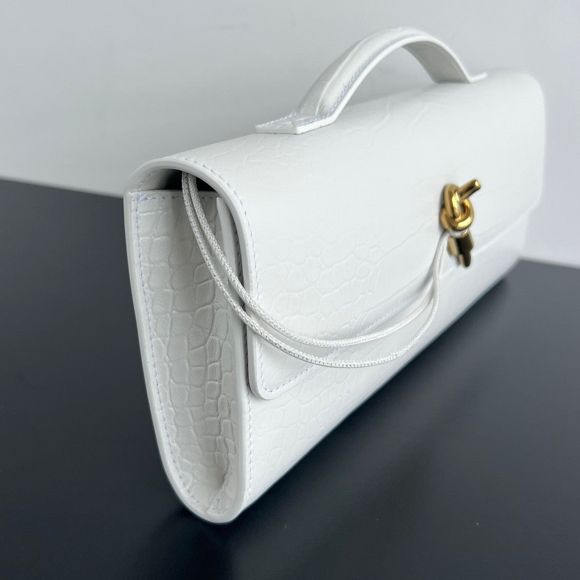 Bottega Veneta Andiamo Women's Solid Color Crocodile Leather Clutch Bag With Metal Clip Closure Bags #75797