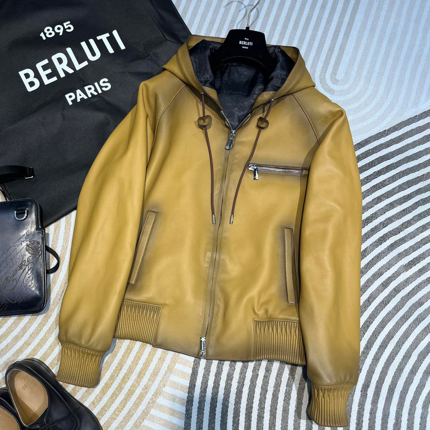 Berluti Men's Autumn And Winter Fashion Solid Color Sheepskin Zipper Long Sleeve Casual Alternative Hooded Leather Jacket Ngvp #9183