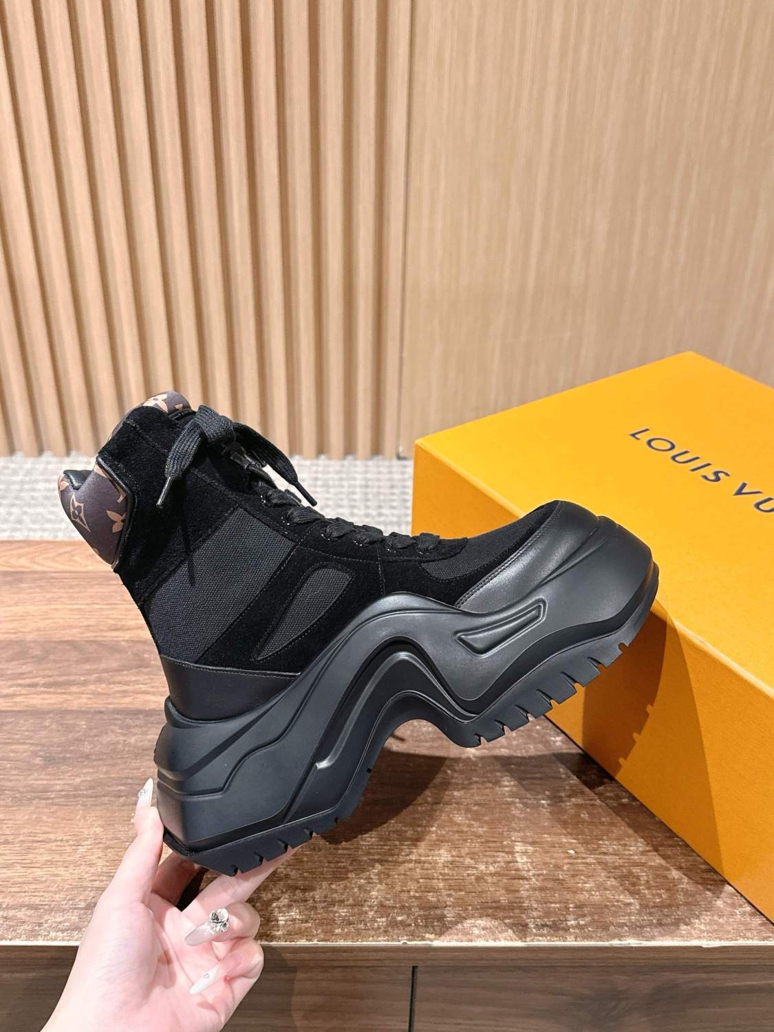 Louis Vuitton Archlight Women's Leather Lace-Up Fashion Ankle Boots Fall/Winter Solid Color Round Toe Chunky Sole Chelsea Boots Casual Shoes with 6cm Heel Height #81734