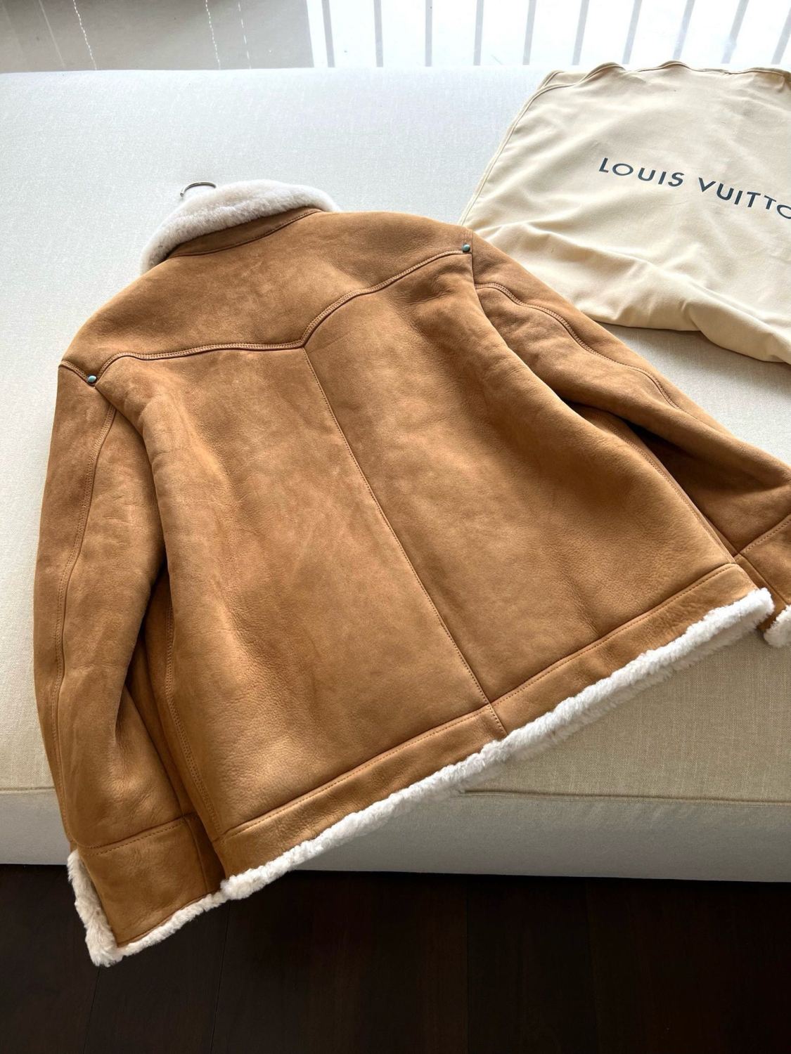 Louis Vuitton Men's Autumn and Winter Solid Color Lapel Single Breasted Sheep Leather Long Sleeve Jacket #74261