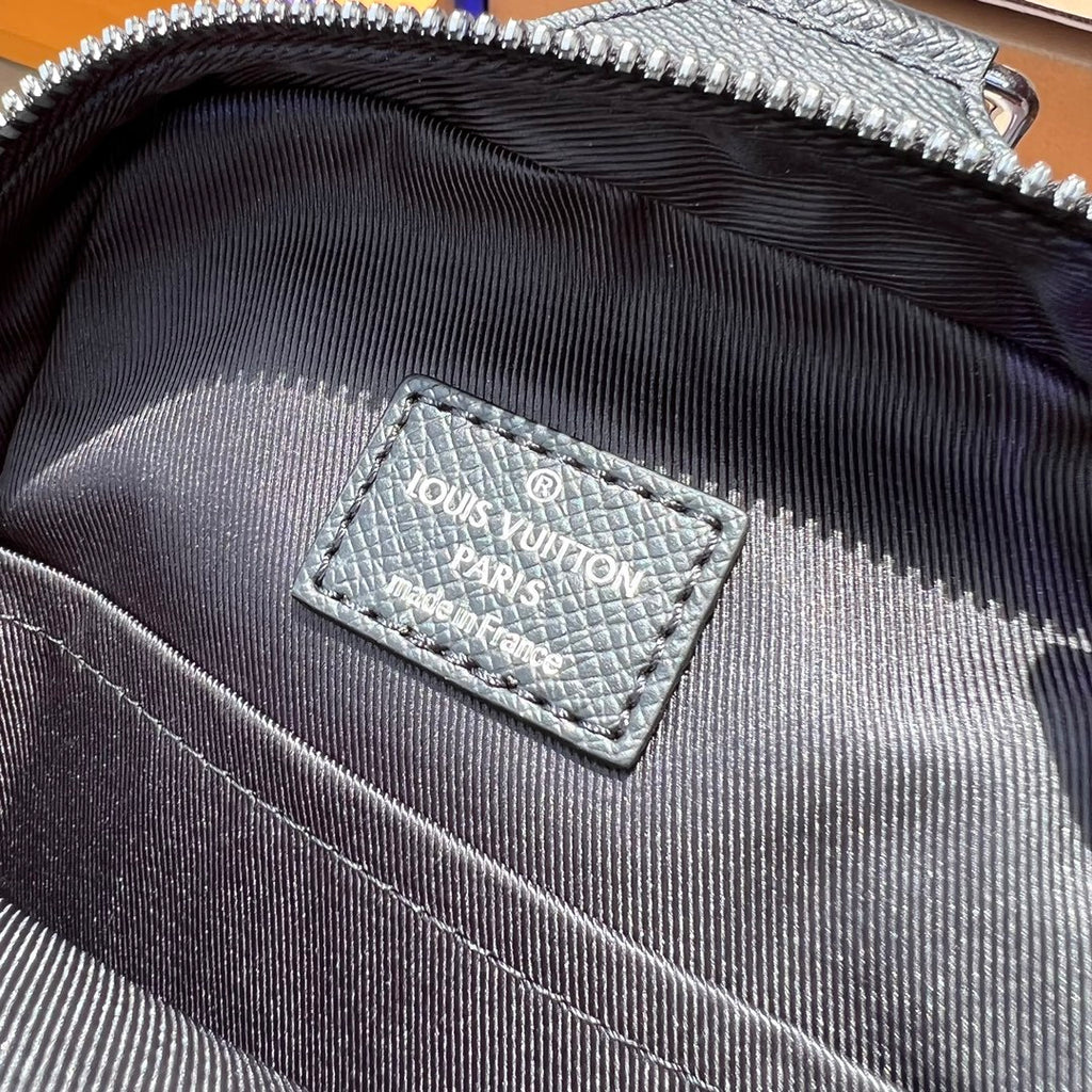 Louis Vuitton Outdoor Men's Black Adjustable Shoulder Strap Zipper Canvas Quilted Leather Monogrammed Shoulder Crossbody Bag Bags #76358