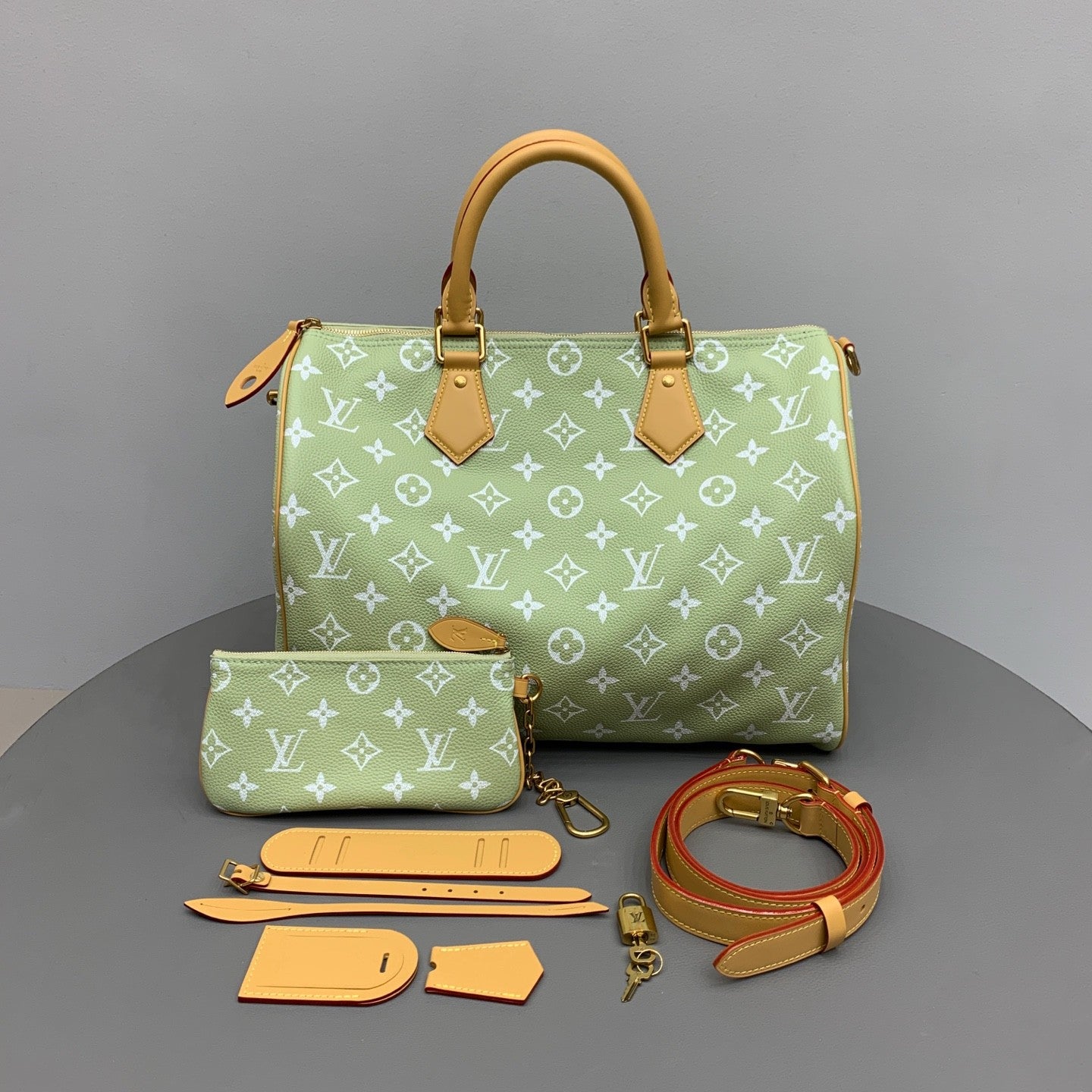Louis Vuitton Speedy P9 Bandoulière 40 Handbag Apple Green Fresh Color Tote Travel Bag Fashionable And Trendy For Men And Women #194548