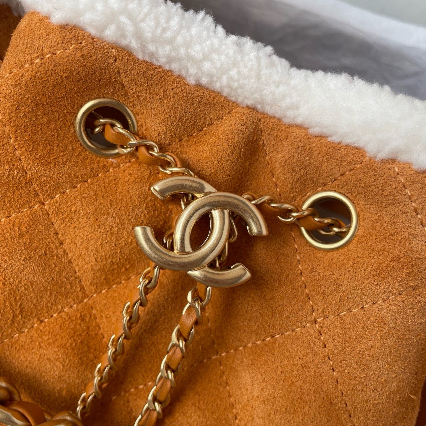 Chanel 25C Fall/Winter Catwalk Series Brand Logo Sheepskin Tote White Black Lattice Pattern Leather Through Chain Canvas Crossbody Shoulder Bag