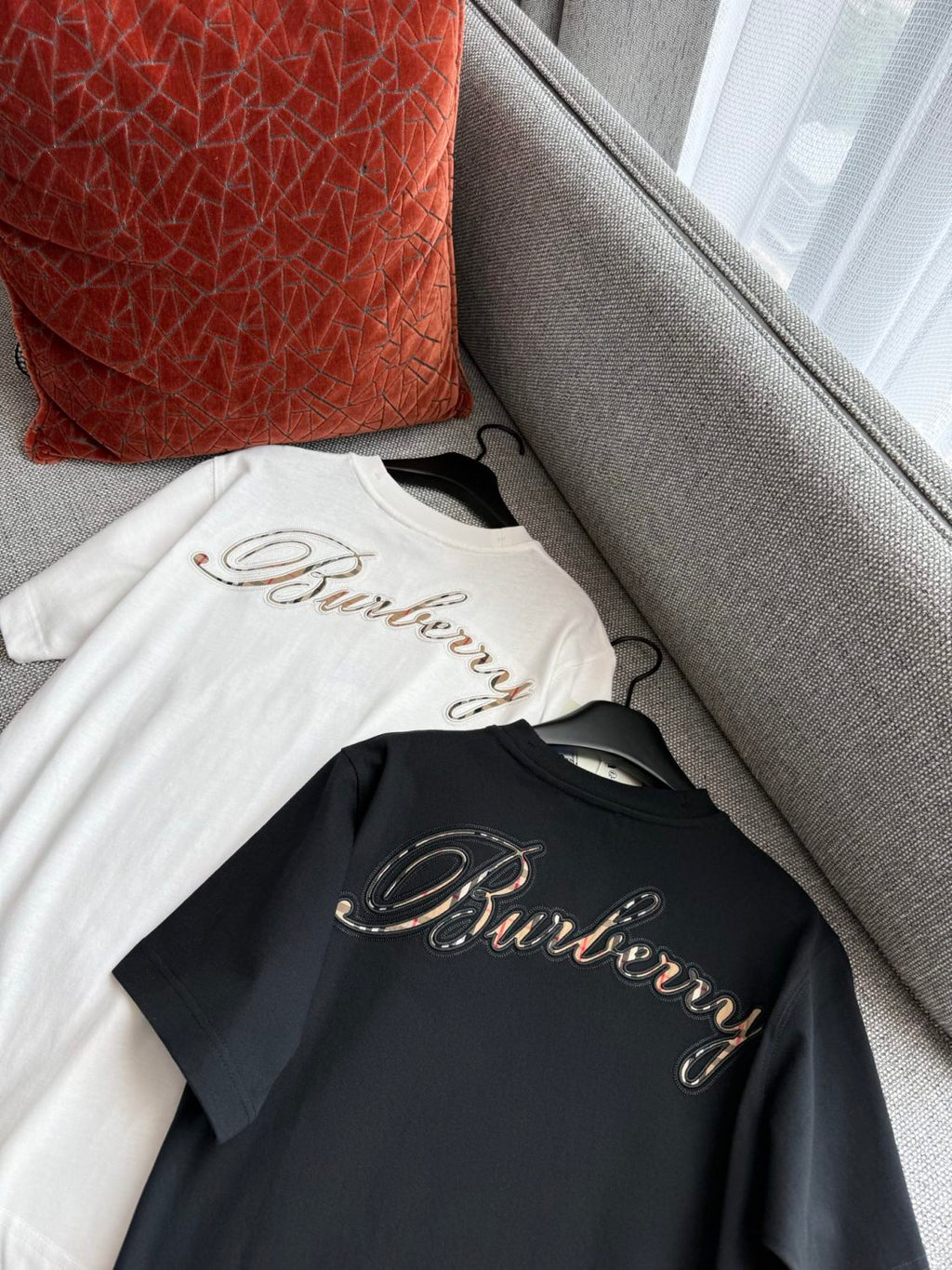 Burberry 26ss Men's and Women's Artistic Font Logo Embroidered T-shirt #333415