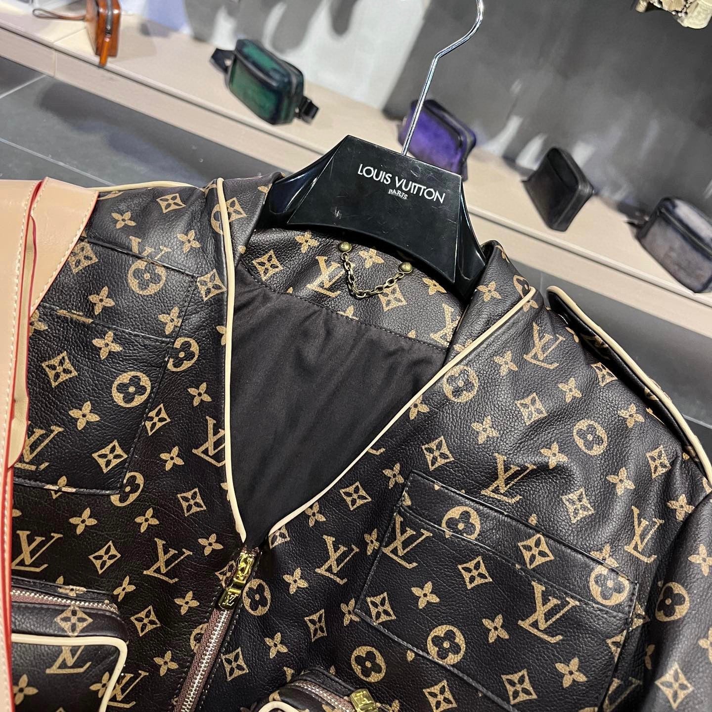 Louis Vuitton V-neck Leather Jacket With Multiple Pockets #96162