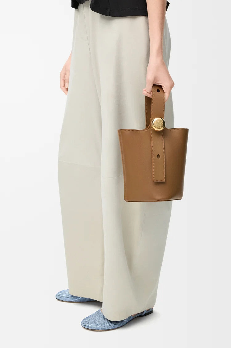 Loewe Mini Pebble Bucket In Smooth Calfskin Bags Stylish Casual Yet Luxurious And Elegant Crossbody Bag #196299