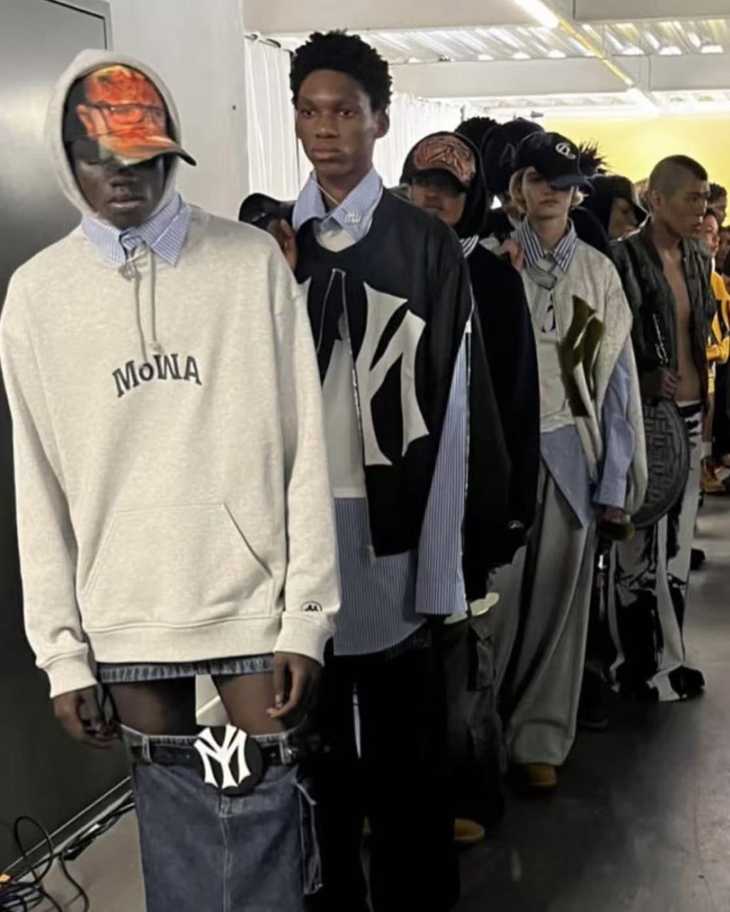 Mowalola Sweat Suit Sport Gray Suit Loose Cotton Men's And Women's Spring And Fall Casual Simple Embroidery Letters Hooded Sweatshirt Sweatpants Ngvp #1746