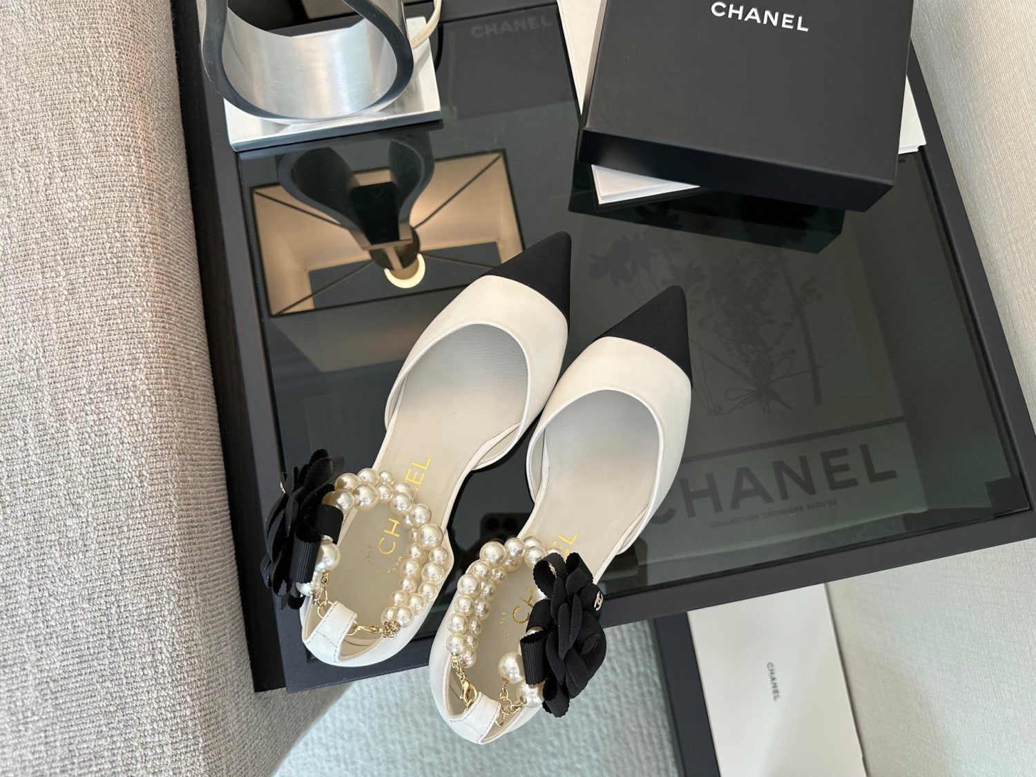 Chanel 25K Genuine Leather Pointed Toe Flat Shoes Pearl Chain Fashionable and Comfortable Color Block Women's Shoes #332404