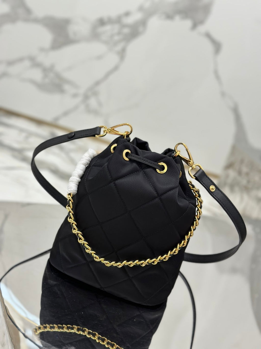 Prada Versatile Re-nylon Recycled Nylon Shoulder Bag Women's Mini Clutch With Diamond Quilting And Drawstring Closure 1bh0382aosvtoo #195681