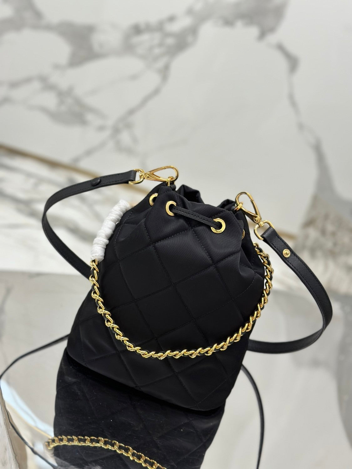 Prada Versatile Re-nylon Recycled Nylon Shoulder Bag Women's Mini Clutch With Diamond Quilting And Drawstring Closure 1bh0382aosvtoo #195681