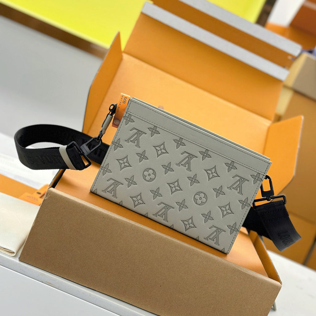 Louis Vuitton GASTON Classic printed men's and women's fashion Adjustable removable shoulder strap Zipper closure Coated canvas Shoulder bag Handbag Bags M14036 #78445