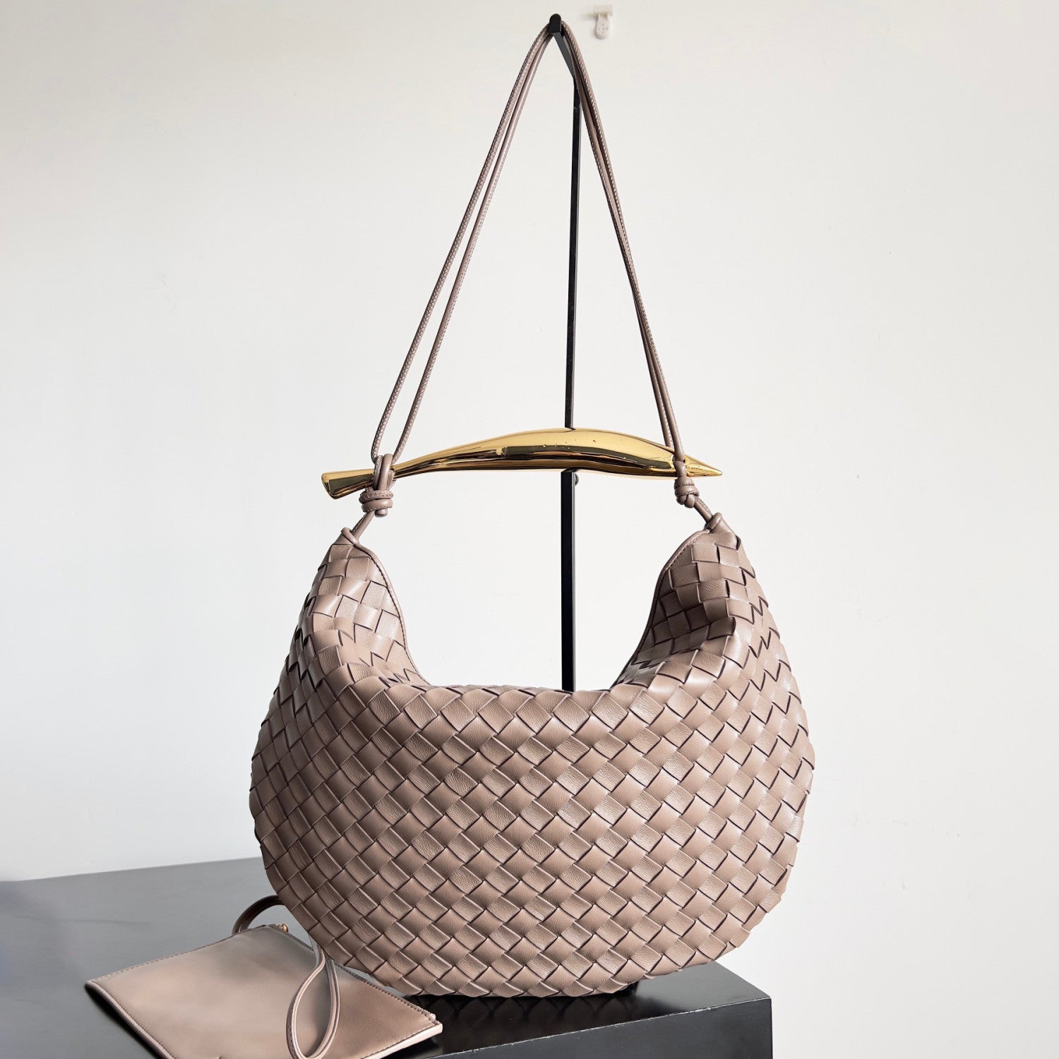Bottega Veneta Women's Solid Color Woven Magnetic Clasp Closure Sheepskin Half Moon Bag Casual Sardine Tote Bags #75432