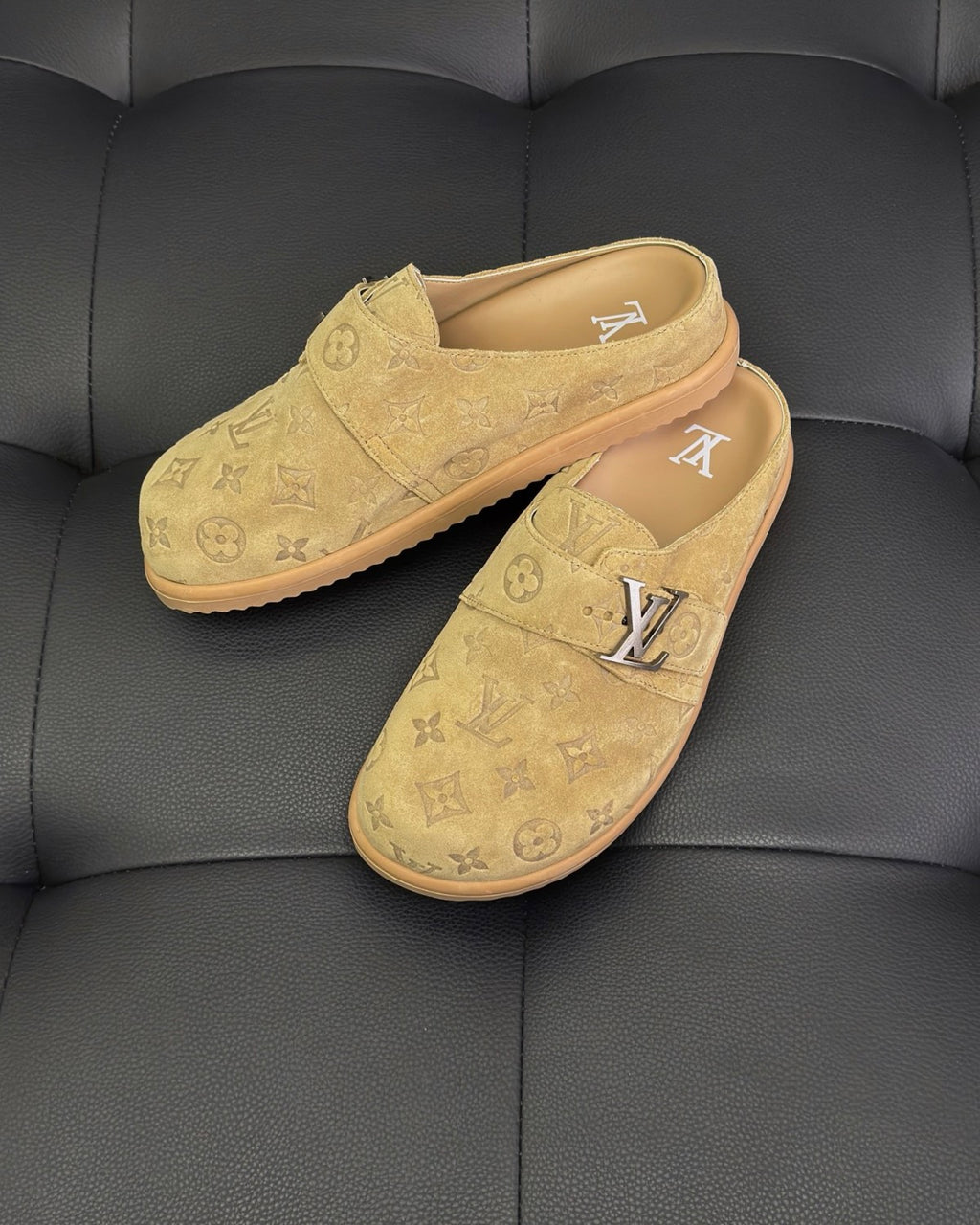 Louis Vuitton LV Easy Mule Men's And Women's Summer Solid Color Letter Print Suede Leather Birkenstock Shoes #77925