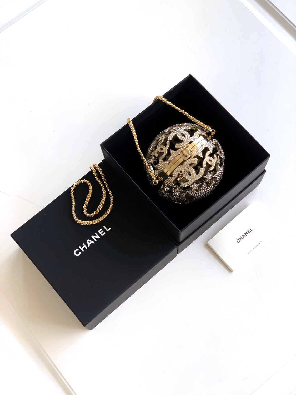 Chanel 2026 Early Spring Resort Collection Spherical Rigid Clutch Bag With Rhinestones And Faux Pearls Multicolor Crossbody Shoulder Tote Bags #82126A