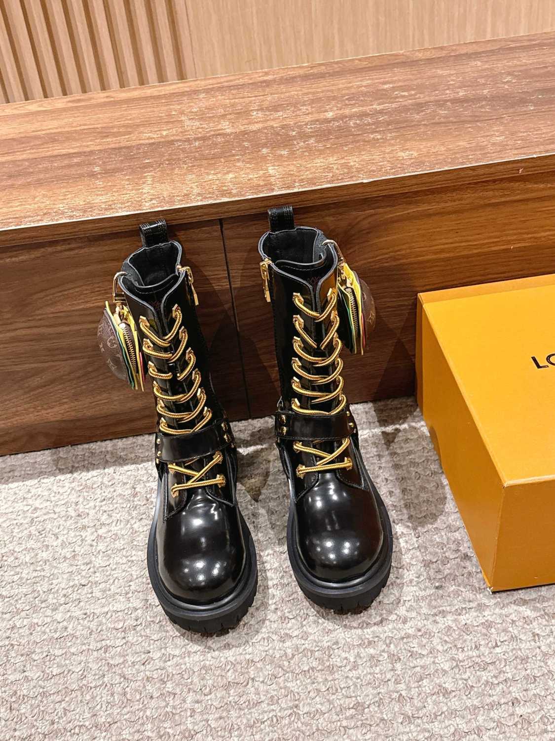 Louis Vuitton x Timberland Men's & Women's Casual Solid-Color Glossy/Matte Leather Mid-Calf Biker Boots With Laces & Zipper. Fall/Winter Flat Boots With Hamburger Bag Detail Shoes Ngvp #2536