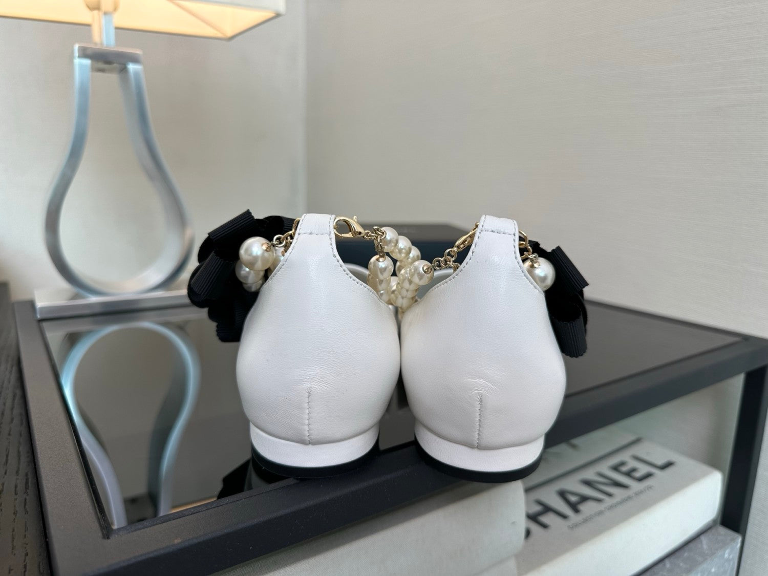 Chanel 25K Genuine Leather Pointed Toe Flat Shoes Pearl Chain Fashionable and Comfortable Color Block Women's Shoes #332404