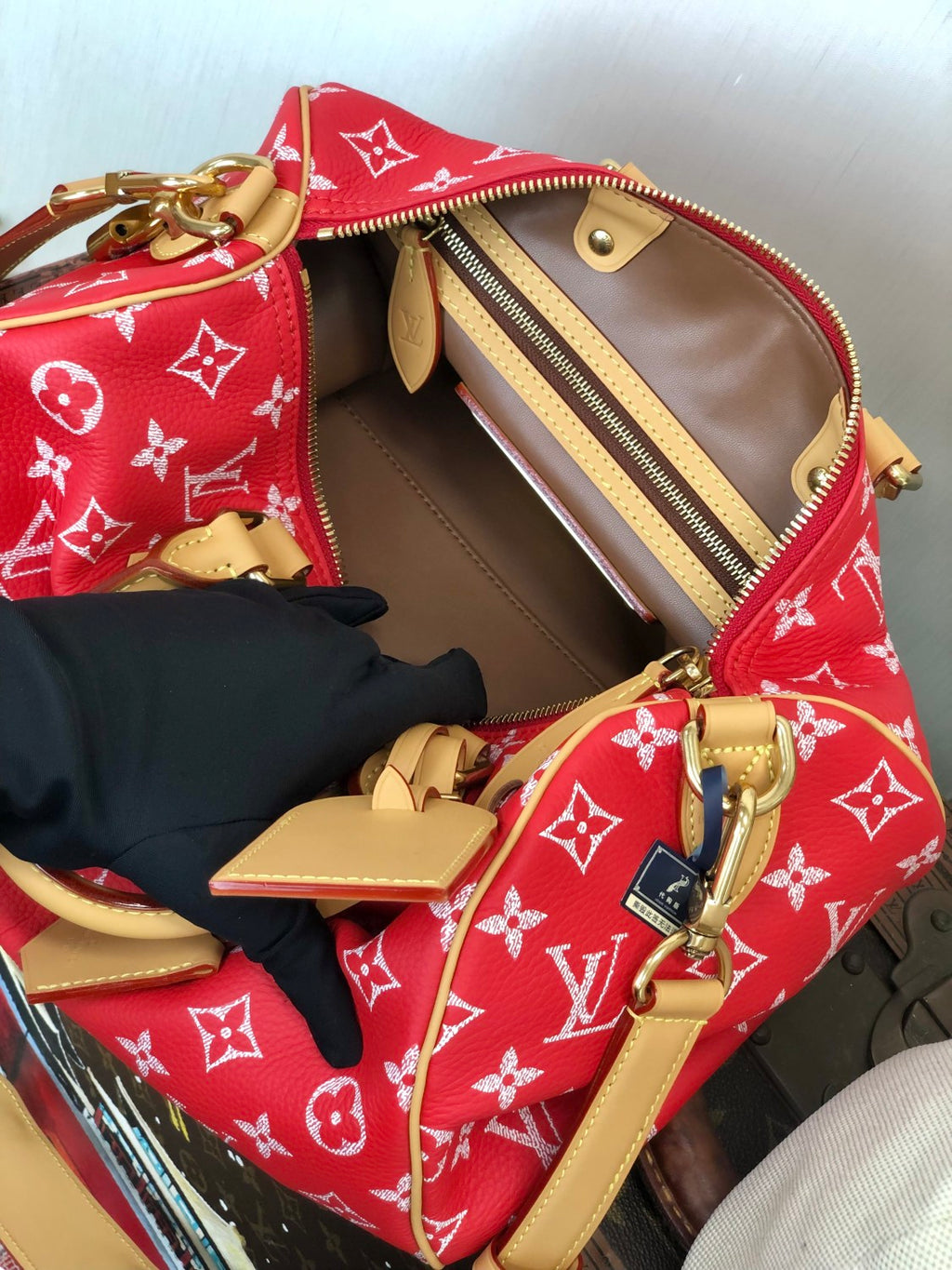 Louis Vuitton Women's Fashion Classic Red Logo Zipper Closure Leather Shoulder Bag Handbags In Small Medium And Large Sizes Crossbody Bag Bags #78658