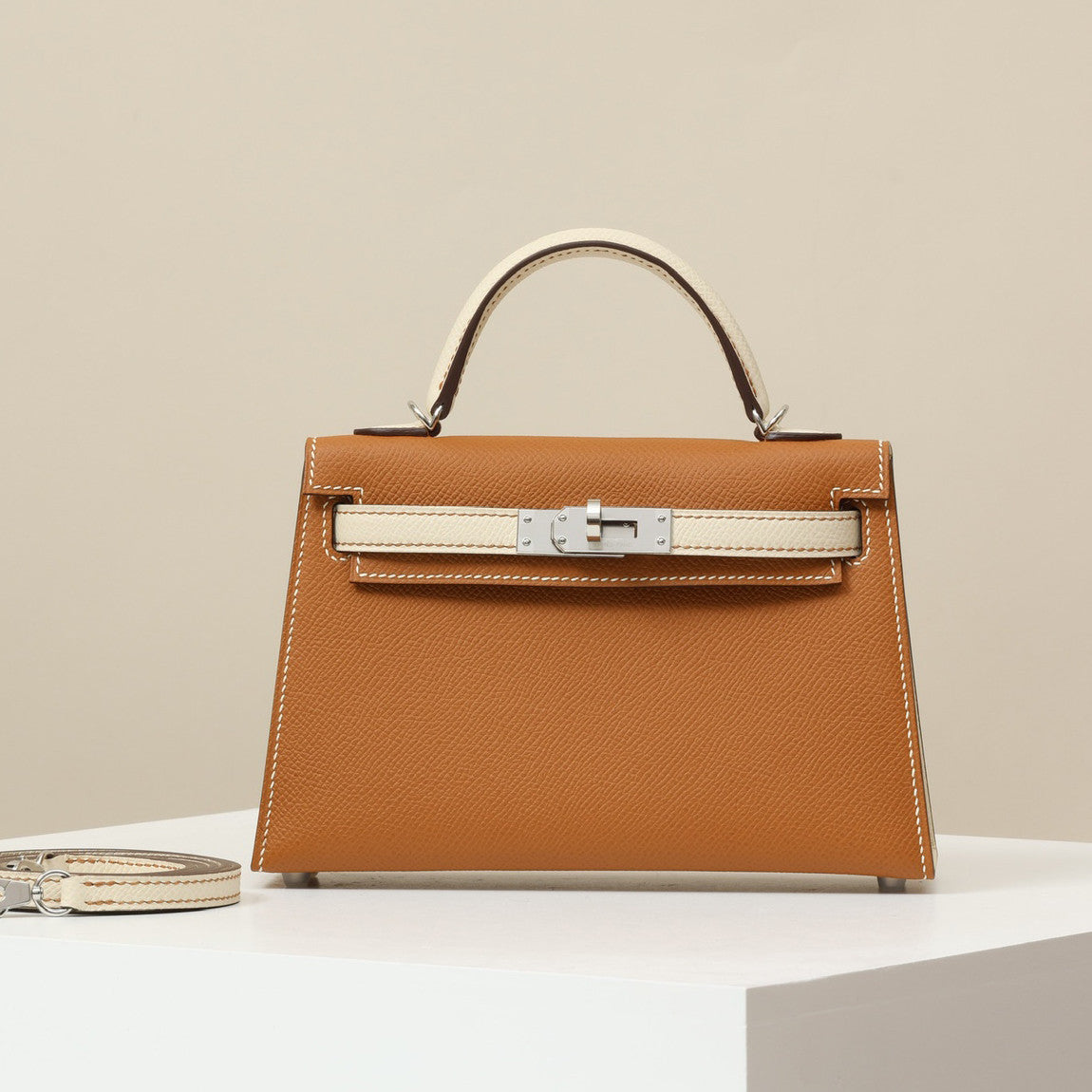 Hermes Solid Color Handbag Temperament Metal Buckle Kelly Bag Accessories Handcrafted Leather Bag From The Original Factory's Premium Custom Collection #74557
