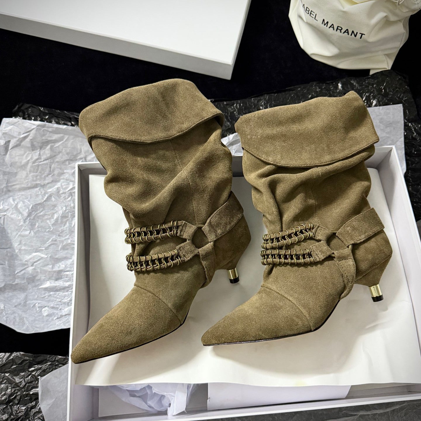 Isabel Marant Women's Autumn and Winter Edrik Leather Boots Solid Color Pointed Toe Pleated Surface Metal Chain Buckle Short Boots Heel 4.5cm Casual Shoes Ngvp #1941