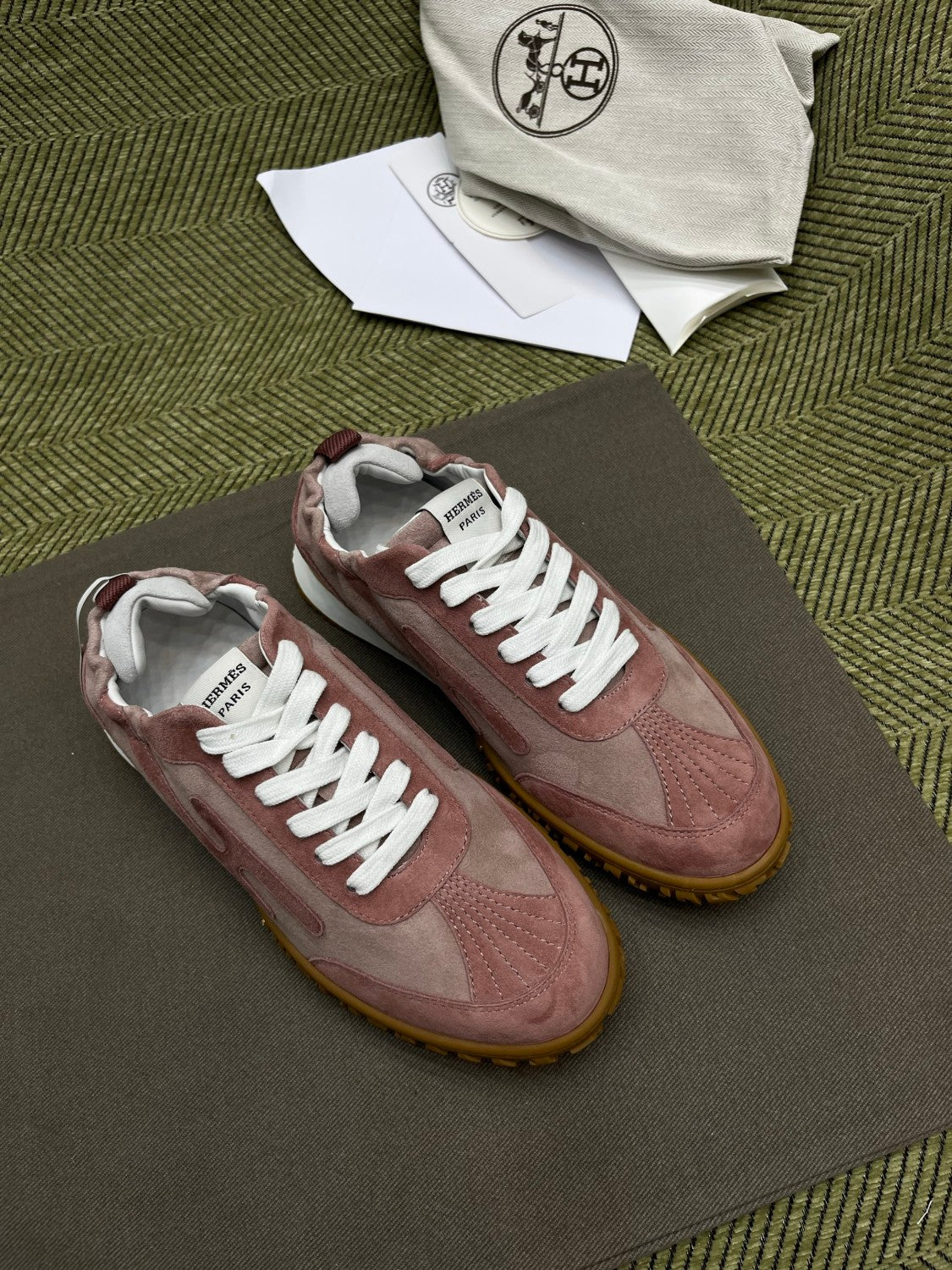 Hermes Women's Four Seasons Low Round Toe Lace Up Casual Shoes Solid Color Leather Jet Sneakers #81318