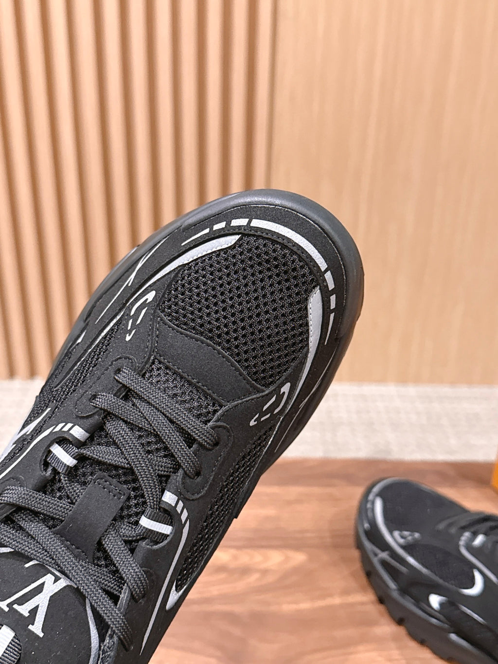 LOUIS VUITTON LV Tatic Runner Sneaker #381822