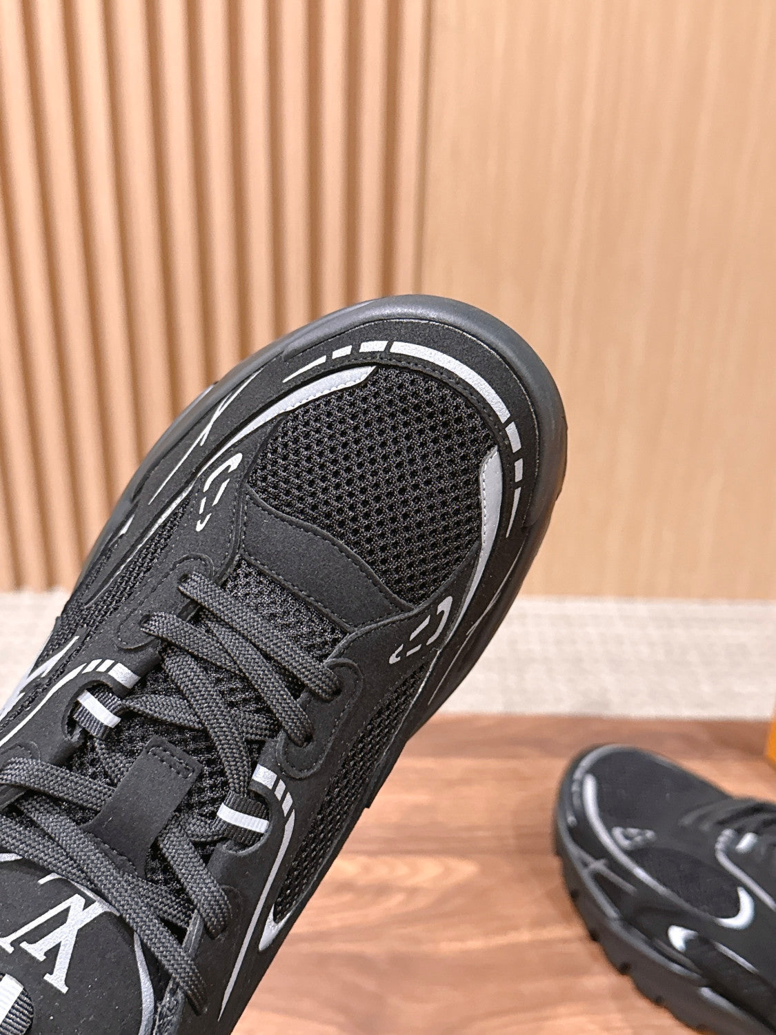 LOUIS VUITTON LV Tatic Runner Sneaker #381822