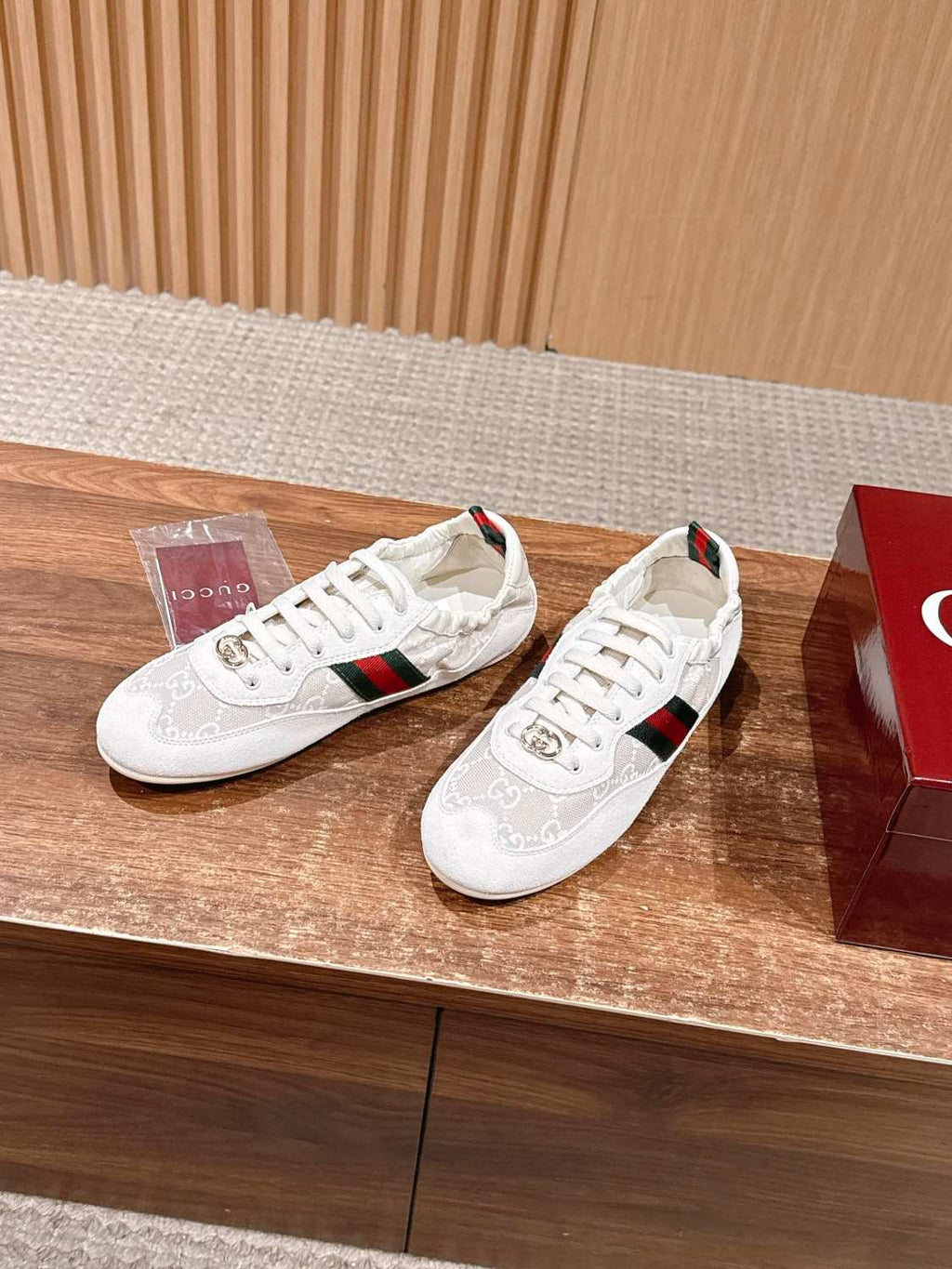 Gucci White GG Canvas Gucci Shift Series Women's Sneakers #333045