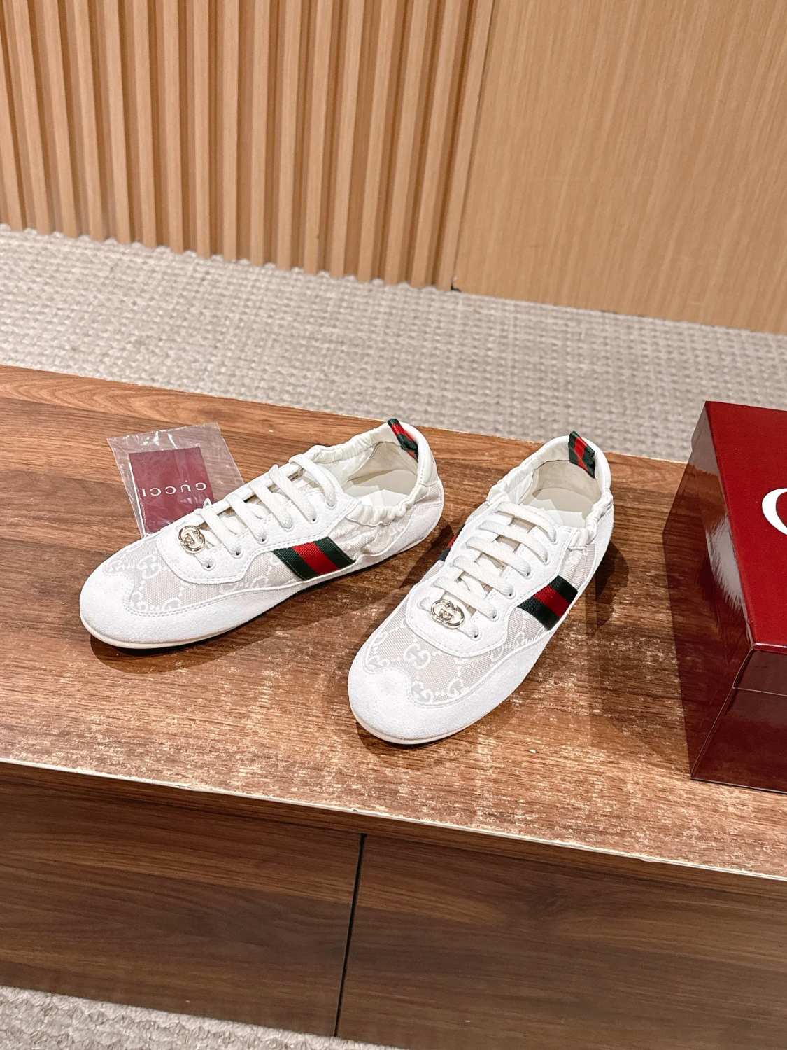 Gucci White GG Canvas Gucci Shift Series Women's Sneakers #333045
