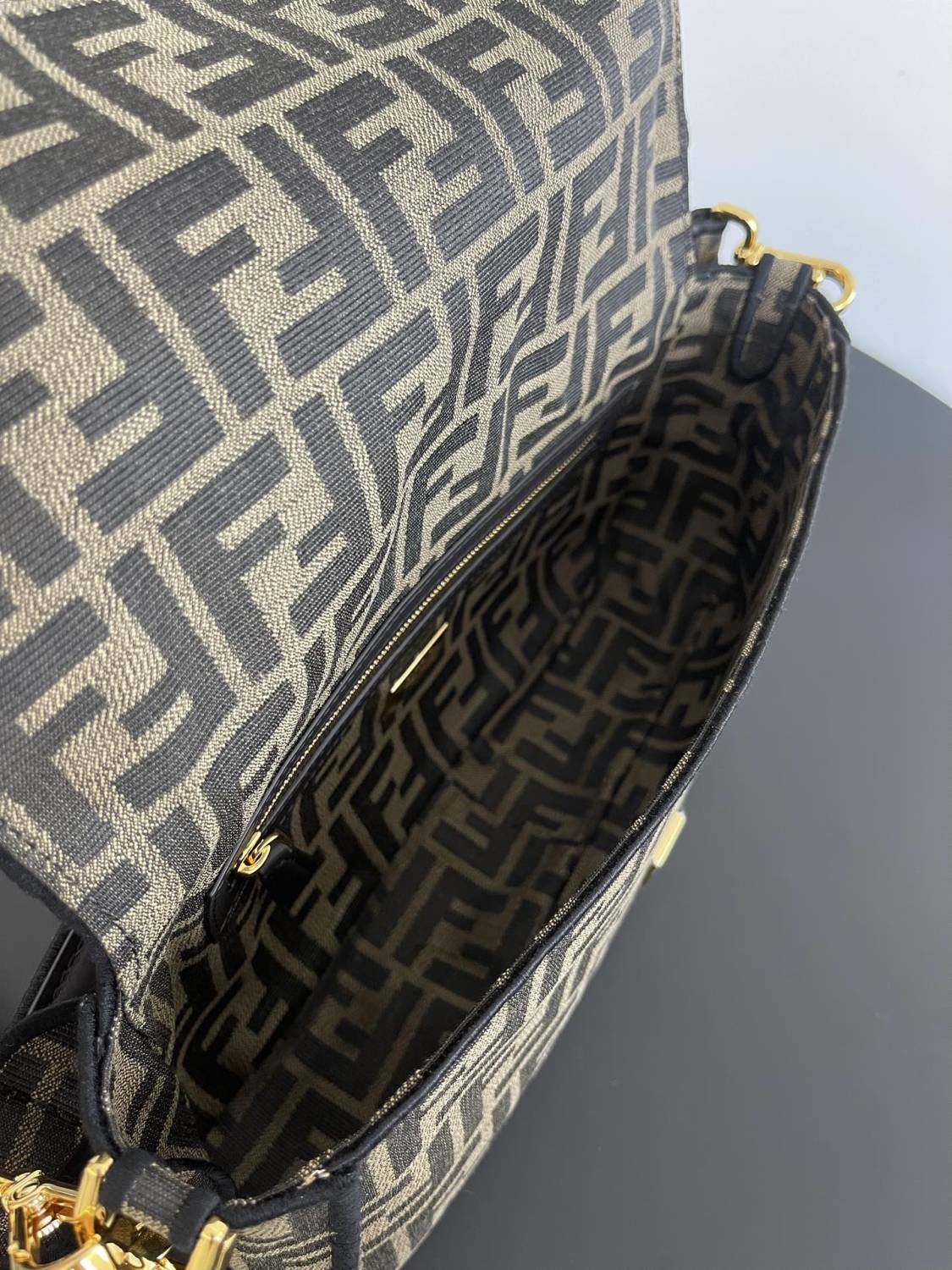 Fendi Baguette Fabric Handbags #381873