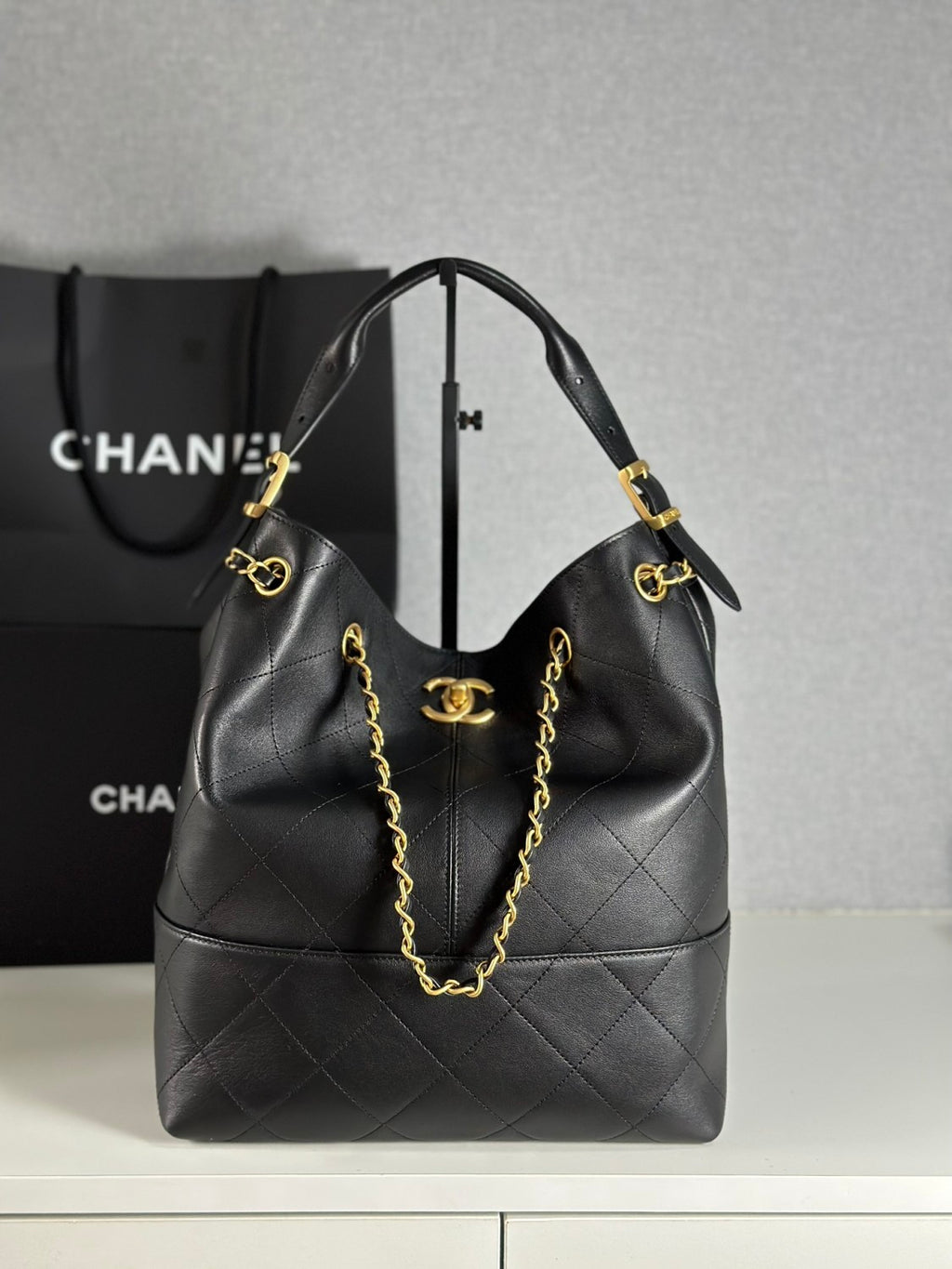 Chanel 25a Hobo Full-leather Black & Gold Vertical Tote Bag Stylish Luxury Shimmering Shoulder Bag Handheld Large Capacity Bags  #82166A