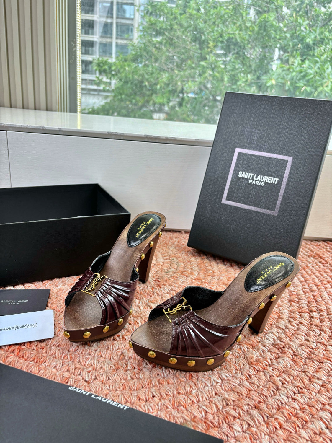 Saint Laurent BABYLONE Clogs in Smooth Leather #379492