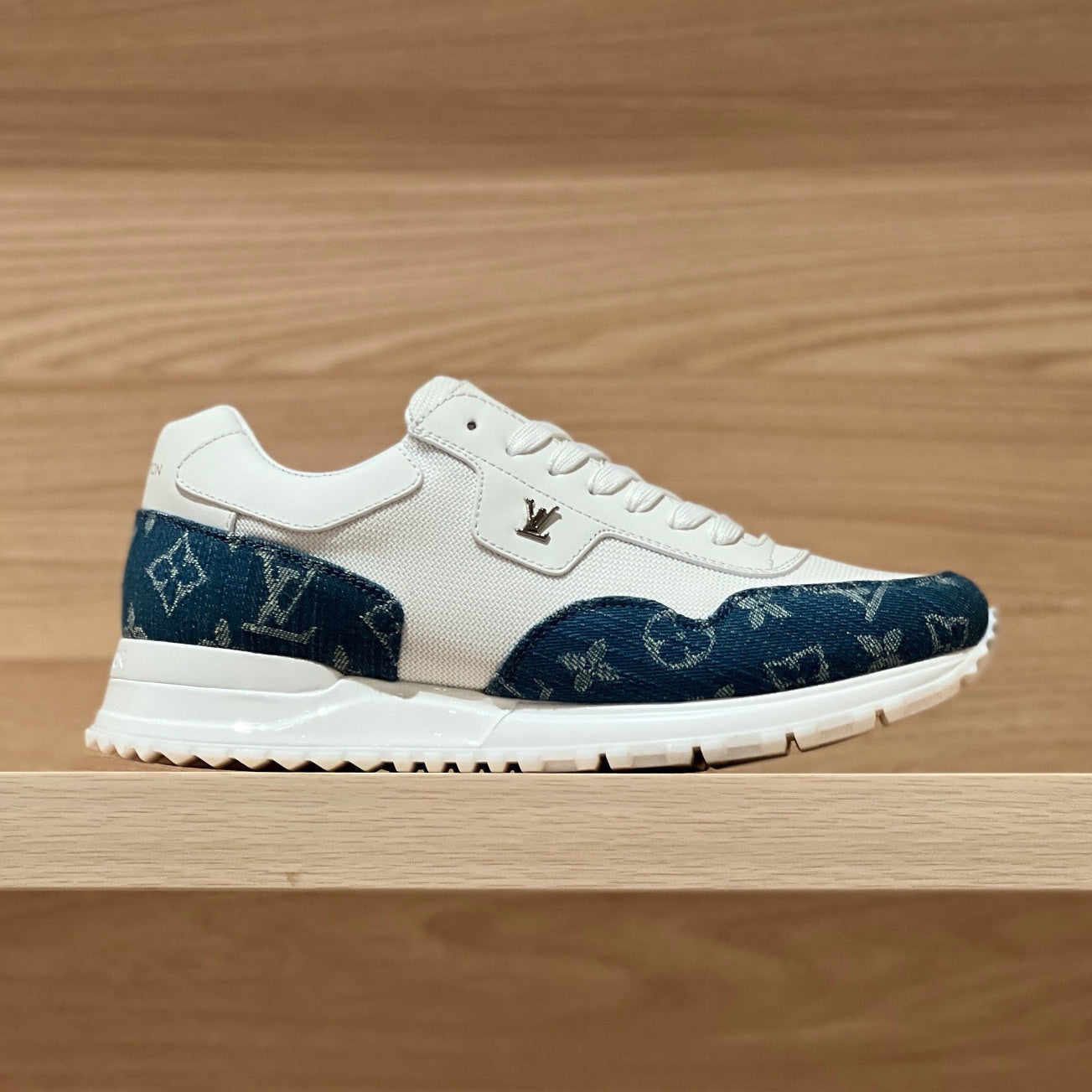 Louis Vuitton Run Away Men's Classic Fashion Cowhide Round Toe Lace-up Low-top Casual Shoes #78168