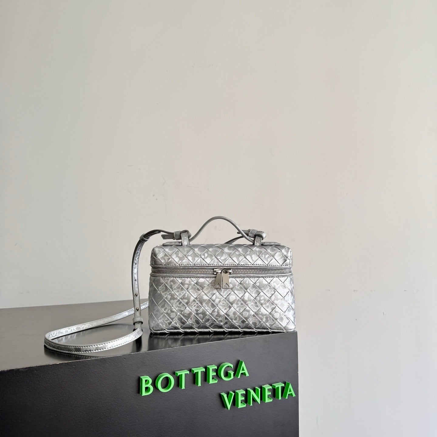 Bottega Veneta Women's New Woven Zipper Crossbody Bag Makeup Bags #195271