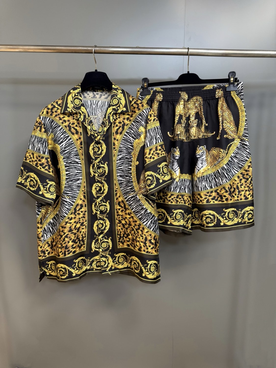 Versace Wild Cats Silk Lapel Shirt Shorts Set Men's Luxury Temperament Casual Single-breasted Shirt Elastic Waist Shorts Suit Set Ngvp #2444